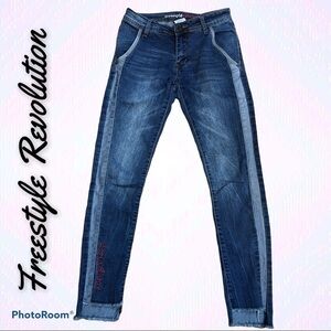 Freesstyle REVOLUTION “love not war” skinny jeans